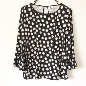 Elle daisy printed Dressy Top with bell sleeves. S